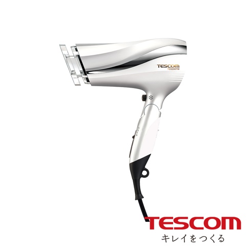 TESCOM TID2200TW 珍珠白防靜電大風量吹風機，具有流線型設計，出風口有透明擋板，機身設有開關及風速調節按鈕。