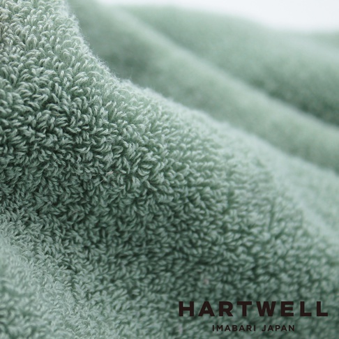 MOCOMOCO365 今治純棉蓬彈厚手浴巾，細膩的綠色絨毛，質感厚實，蓬鬆柔軟。