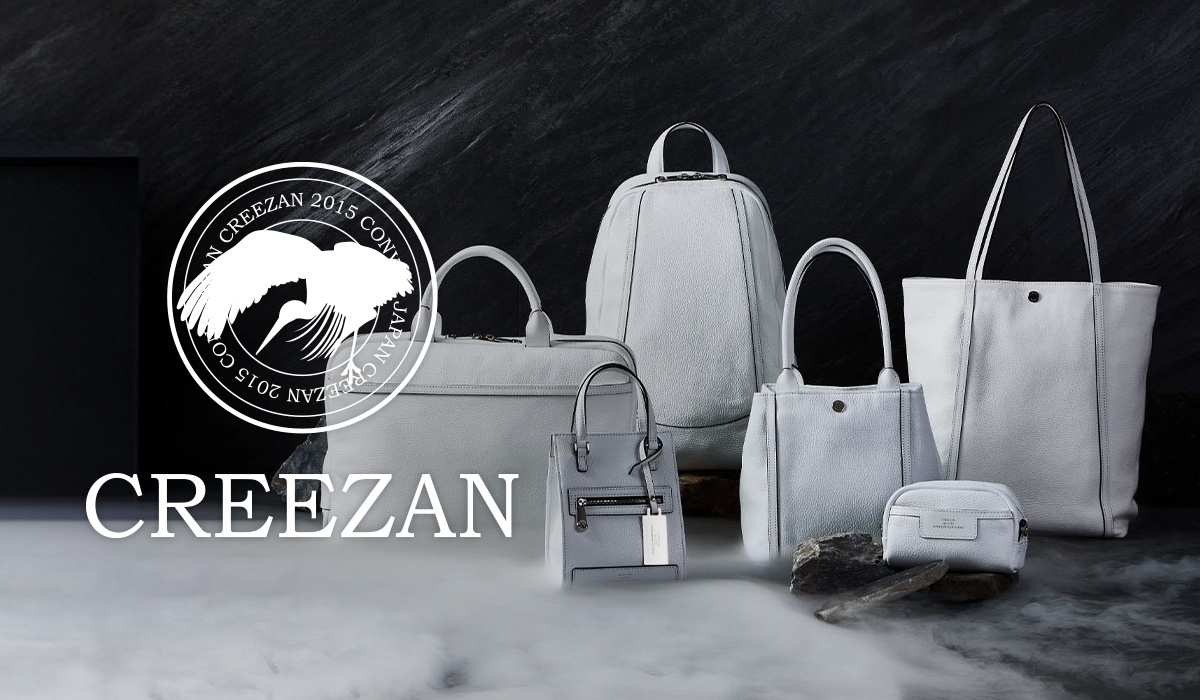 CREEZAN 2015 年日本品牌，展示多款白色皮革手袋，包括手提包、背包及化妝包，營造簡約優雅的氛圍。