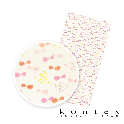 淺米色二層紗嬰兒毯，印有粉色、橘色小魚和黃色星星塗鴉圖案。