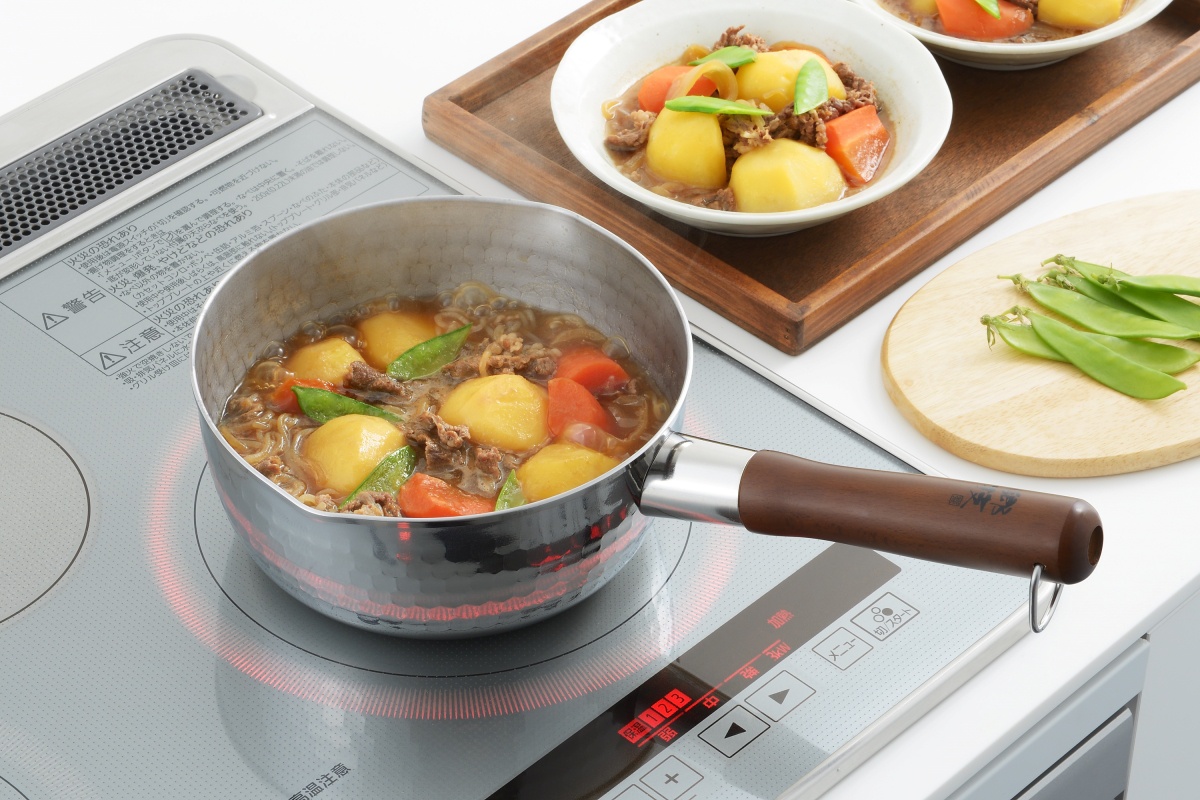 極簡廚房神器，為什麼人人都愛雪平鍋？