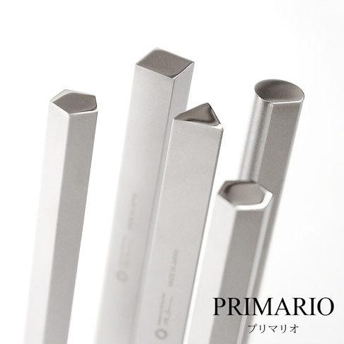 幾何筷架 C-Rest60，共有五支，皆為銀色金屬材質。筷架呈現多種幾何造型，包含六角形、四角形、三角形及八角形，表面光滑。