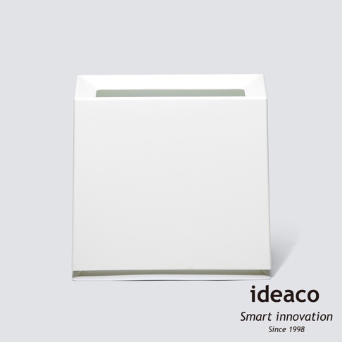 白色方磚家用垃圾桶，8.5公升容量，頂部有長方形開口，材質為塑膠，設計簡潔現代。