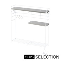 白色金屬三層收納架，帶有灰色置物層板，上方附有三個S型掛勾。