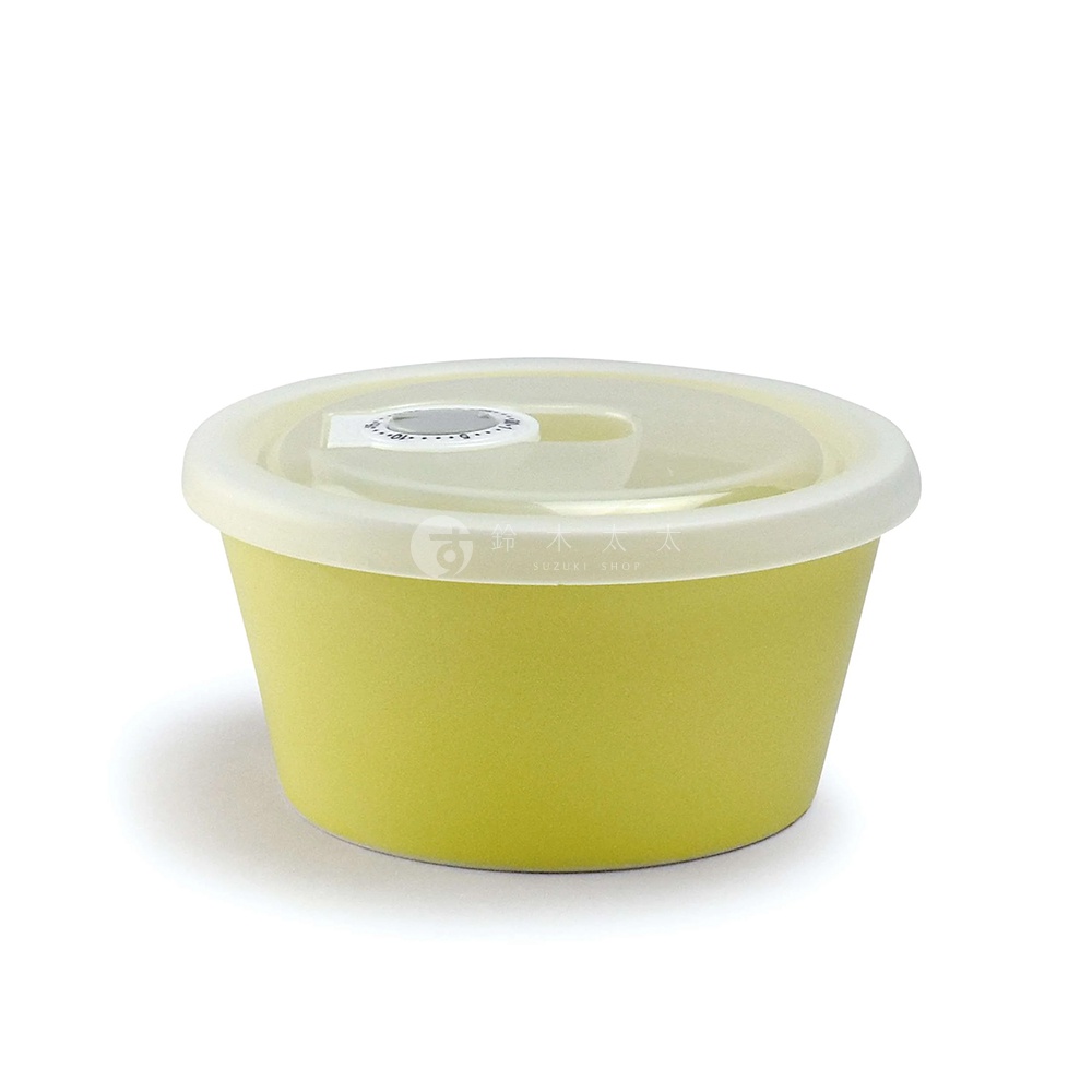 Ciel 美濃燒簡約素雅附蓋保鮮碗 M，淺綠色陶製碗身，搭配白色半透明塑膠蓋，蓋子中央有日期轉盤設計。