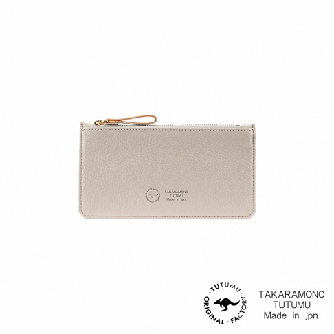 TUTUMU 品牌淺灰色荔枝紋皮革長夾，正面中央壓印有品牌標誌和 Made in jpn 字樣，頂部有金色拉鍊和皮質拉環。