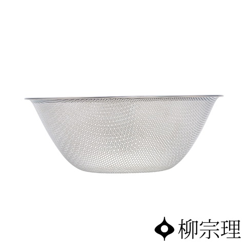 一個直徑 27 公分的不鏽鋼網狀瀝水盆，盆身呈弧形，邊緣有向外翻的加固圈，整體為銀色。