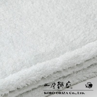 MOFA今治柔感極甘撚系匹馬棉浴巾，白色，特寫顯示其柔軟的毛圈紋理和精緻的織法。