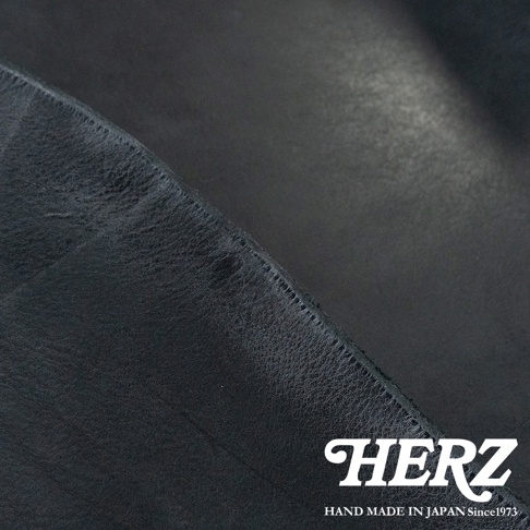 HERZ 品牌標誌，下方為 HAND MADE IN JAPAN Since1973，圖片為黑色皮革特寫