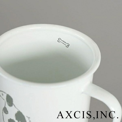 CAT&DOG 琺瑯馬克杯 (狗)，白色琺瑯材質，杯身描繪有灰色斑點狗圖案，杯內有灰色骨頭圖案。