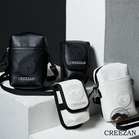 展示兩個黑色和兩個白色高爾夫方形側背包，皆為人造皮革材質，正面有圓形品牌標誌和CREEZAN字樣。