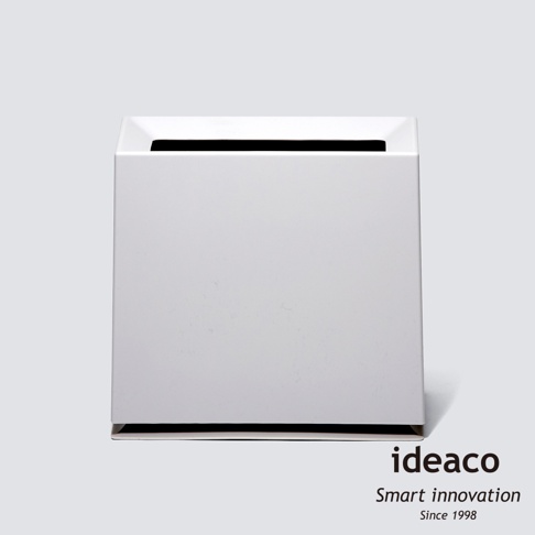 簡約的白色方形垃圾桶，配有狹長的黑色開口，底部有黑色邊框，材質為塑膠，容量為8.5公升。