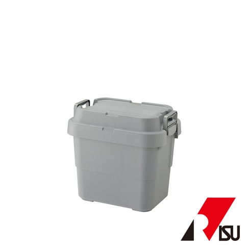 灰色塑膠製成的TRUNK CARGO可堆疊收納箱，具有提把和扣環，設計簡約實用。