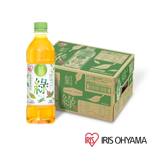 這張圖片呈現了一瓶 IRIS OHYAMA 品牌的 RYOKU 綠茶，瓶身包裝為綠色與白色相間，瓶蓋為綠色，標籤上印有綠茶字樣及日文說明，並附帶一箱整裝的綠茶包裝盒，紙箱上印有綠茶的產品資訊、條碼與規格標示，整體設計簡約清爽。