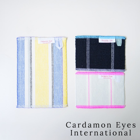 三條Kitchen Mette壓克力纖維無痕清潔巾，左側為藍、黃、白、灰條紋，右側上方為深藍色搭配白色細條紋，右側下方為白色搭配粉色粗細條紋，皆有品牌標籤。