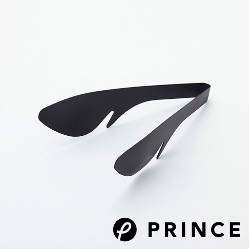 一支黑色萬用料理勺型分菜夾，勺狀夾頭設計，適用於夾取食物。