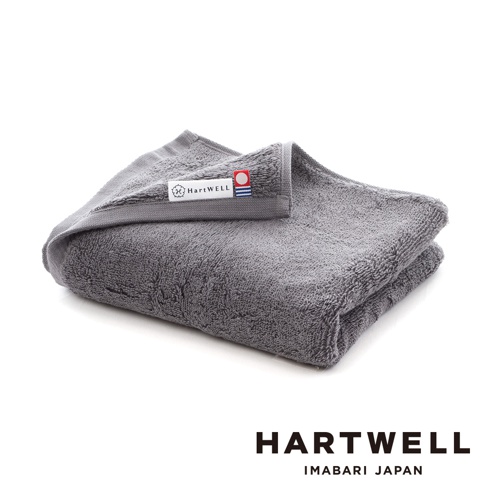 MOCOMOCO365 今治純棉厚手浴巾，灰色，蓬鬆柔軟，觸感舒適，帶有 HARTWELL 品牌標籤。
