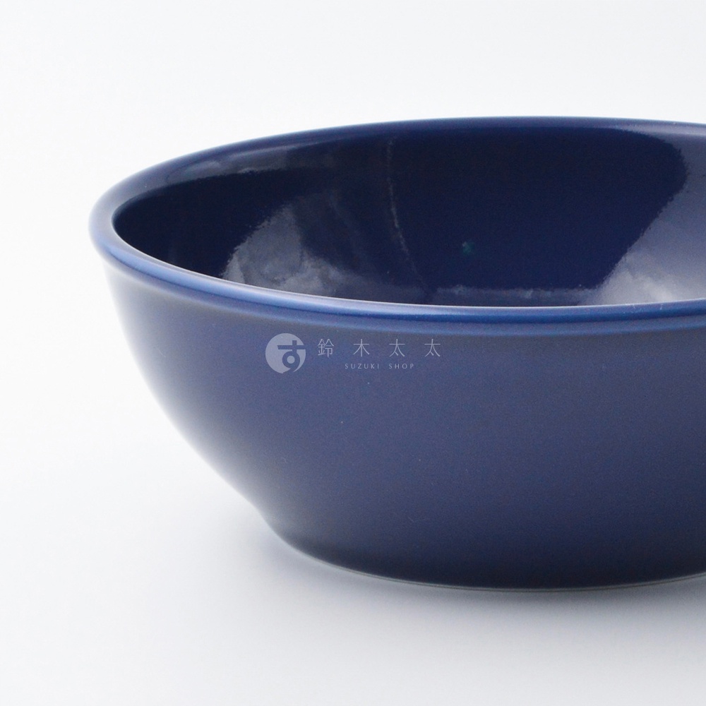 波佐見燒 Common 陶瓷料理深碗，深藍色，直徑 15 公分，用於盛裝料理。
