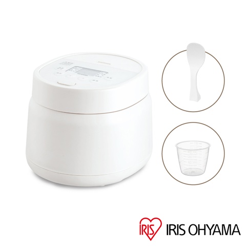 白色電飯鍋、米飯勺和量杯，下方有IRIS OHYAMA的標誌