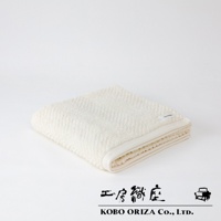 ECOR 天然系人字紋有機棉浴巾，米白色，質地柔軟，呈現人字紋織法。