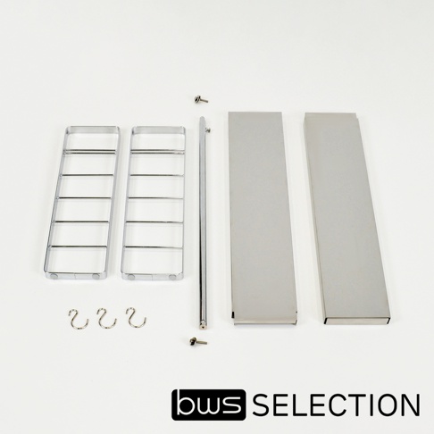 不鏽鋼可伸縮雙層收納架組件，包含兩個帶有橫桿的網狀側架、兩個長方形鋼板，以及一個伸縮桿、三個S型掛勾和螺絲。