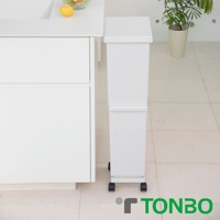 SEPA抗菌雙層分類附輪垃圾桶，白色塑膠材質，長條形設計，頂部有蓋，底部有四個小輪子，可分類堆疊。