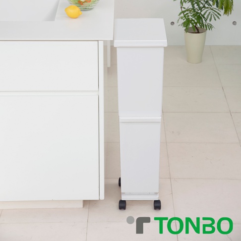 SEPA抗菌雙層分類附輪垃圾桶，白色塑膠材質，長條形設計，頂部有蓋，底部有四個小輪子，可分類堆疊。