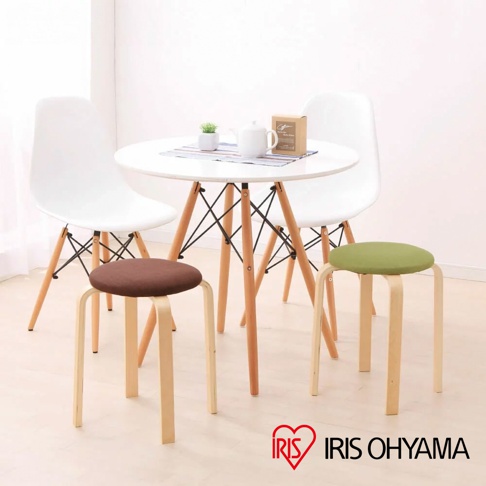 木質圓椅凳，有咖啡色和綠色坐墊，搭配原木色彎曲椅腳，簡約實用，適合搭配餐桌使用。