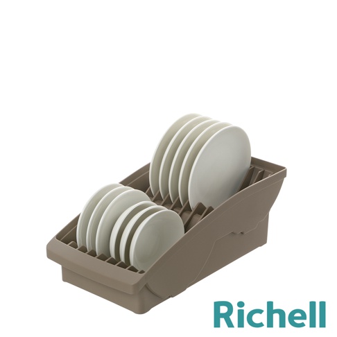 淺棕色櫥櫃式餐盤收納架，可收納多個大小盤子，底部有排水槽設計