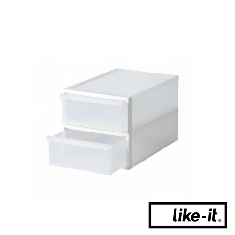 like-it 品牌的可堆疊抽屜式收納箱，白色塑膠材質，上層一個抽屜已打開，下方疊著另一個收納箱。