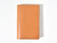 職人手作皮革多用途收納長夾 (KB-5)，淺棕色光滑皮革，邊緣有細緻白色縫線。