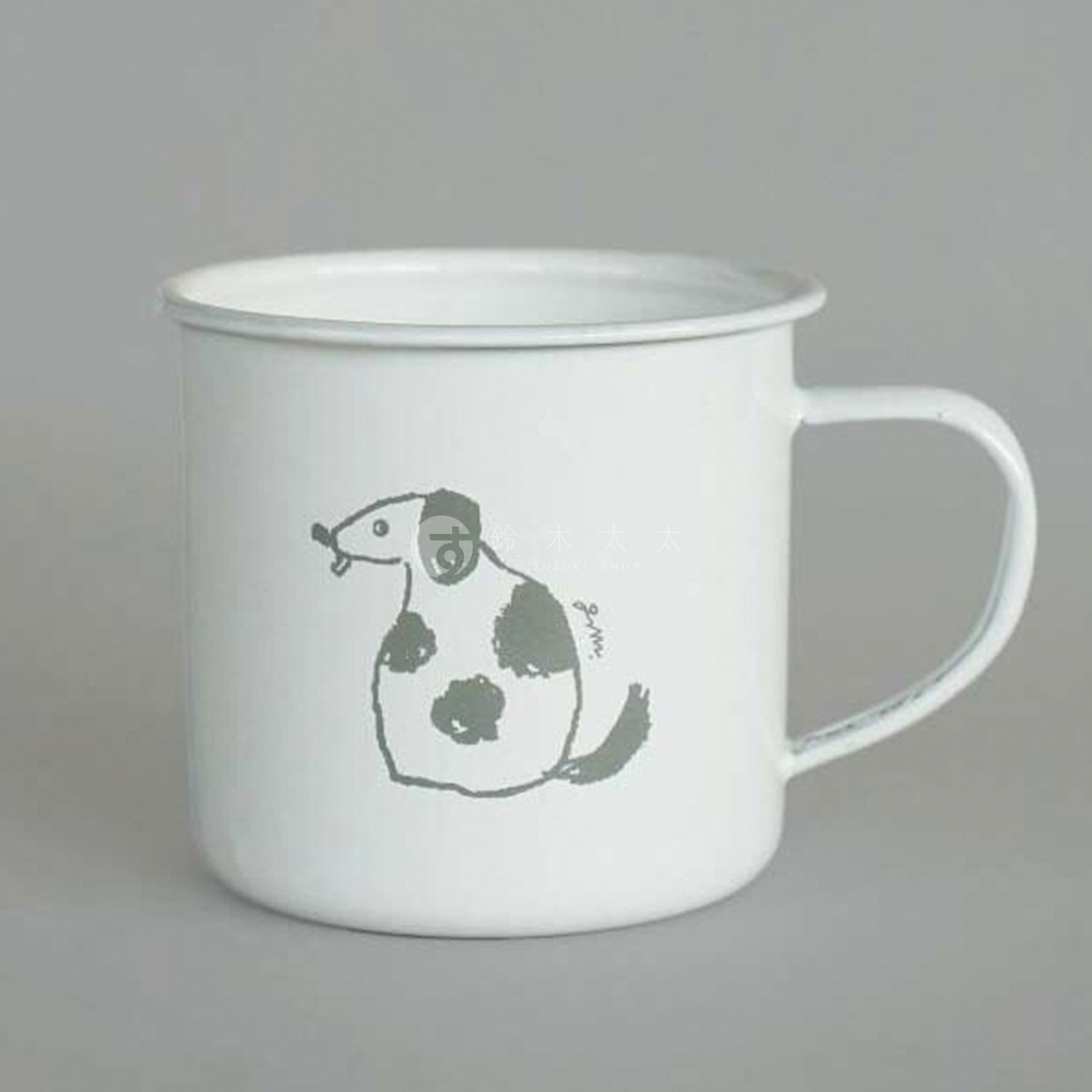 CAT&DOG 琺瑯馬克杯，白色杯身繪有灰色線條勾勒的斑點狗圖案，附有同色系把手。