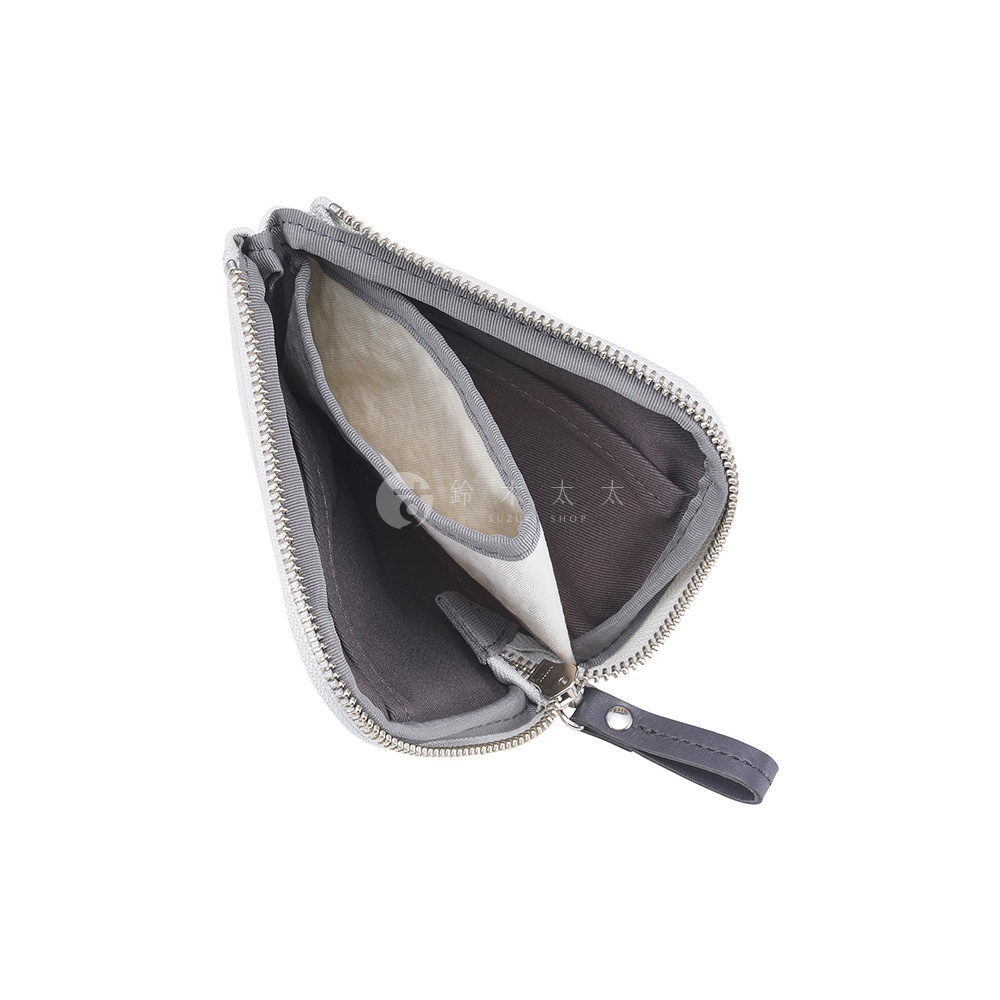 TUTUMU 防潑水迷你錢包，內部可見一個白色內袋和灰色內襯，銀色拉鍊部分露出，並有一個灰色小拉繩。