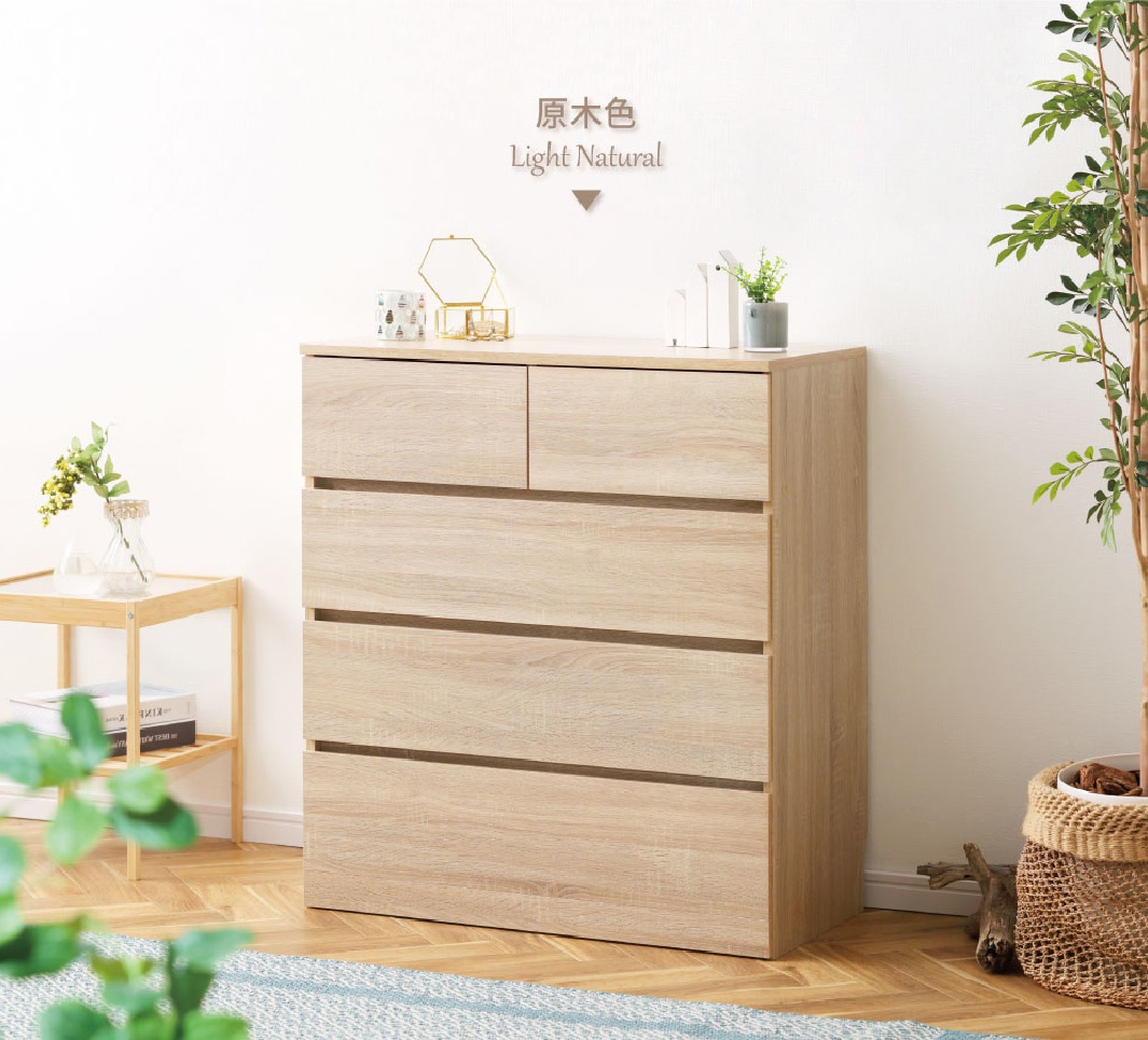 淺木色木製收納櫃 WCH-590，共五層抽屜，淺木紋材質，簡潔現代設計。