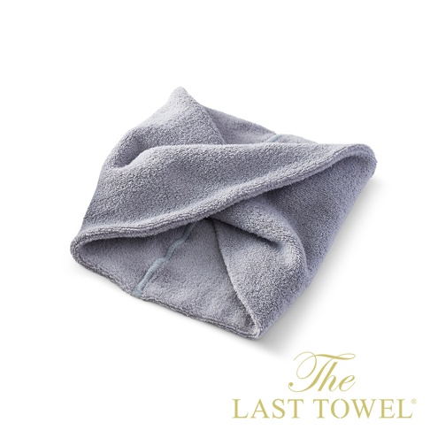 The LAST TOWEL 魔法瞬吸純棉吸水髮巾，顯示為灰色，材質為柔軟純棉，呈現摺疊狀態，具有良好的吸水性。