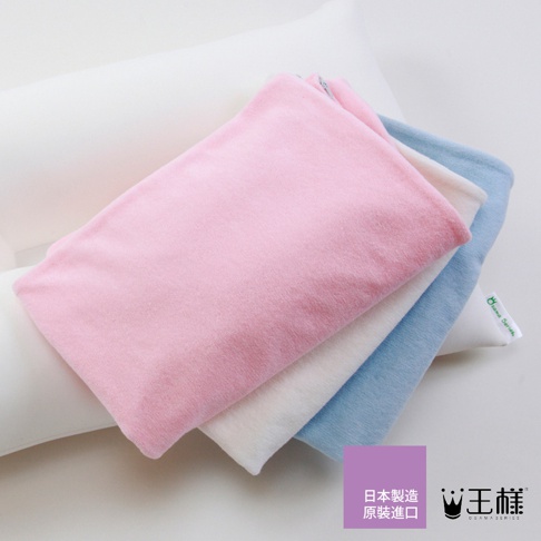 王樣の夢枕好眠枕套，展示粉紅色、白色和淺藍色三種顏色，柔軟材質。