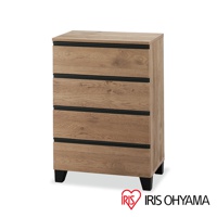 附櫃腳木製收納櫃，四層抽屜設計，木紋面板搭配黑色抽屜邊框，整體為淺棕色調，櫃體下方有四個黑色短櫃腳。