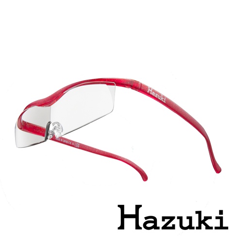 葉月抗藍光放大鏡，亮紅色鏡框，半框設計，透明鏡片，鏡架上有「Hazuki」品牌字樣。