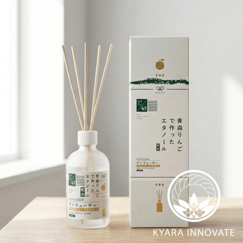 KYARA INNOVATE 青森蘋果香氛擴香瓶與禮盒，瓶身標示著日文說明與品牌標誌。