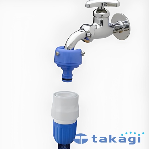 藍色轉接頭連接至金屬水龍頭，下方有白色和藍色軟管接頭。