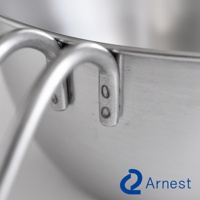 Arnest 品牌標誌和不鏽鋼調理碗的特寫