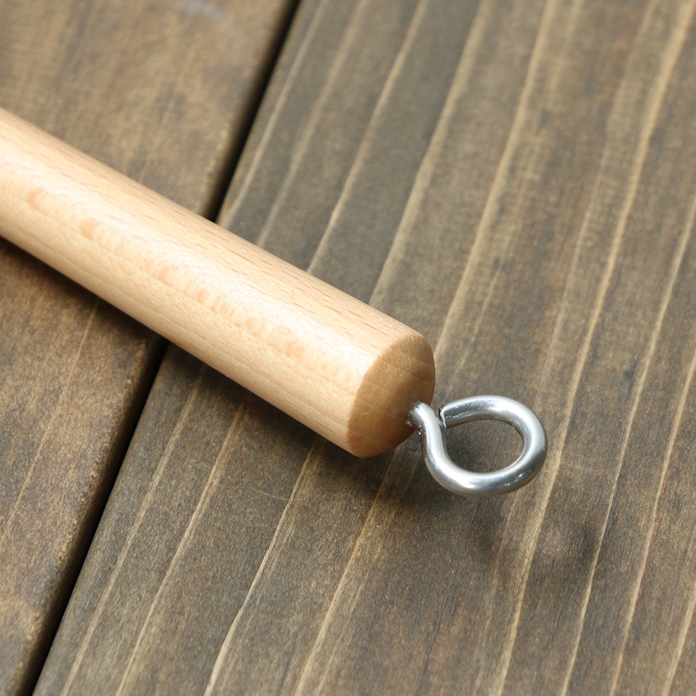 VEGET 不鏽鋼木柄削皮刀，木質圓形手柄，末端連接金屬掛環。