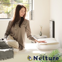 NELUD 完美釋壓Q彈棉花糖枕，白色網格織物外層，柔軟的內芯，符合人體工學設計，提供頸部支撐。