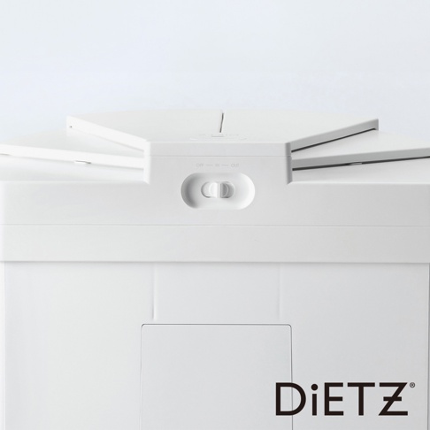 白色30公升DustBox30自動感應靜音垃圾桶，配有可開合的頂蓋和一個標示「OFF」、「IN」、「OUT」的開關旋鈕。