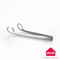 leye 靈活炸物夾，不鏽鋼材質，呈現霧面銀色。夾子兩端為橢圓形開口設計，造型簡潔，適合夾取炸物。