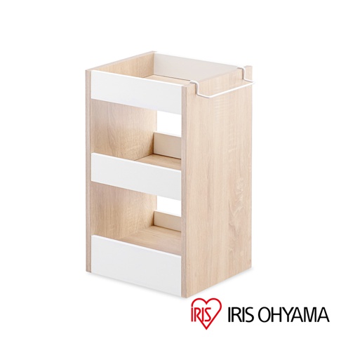 木質可移動置物櫃，側邊為淺木紋，正面有三層白色面板，頂部有金屬掛勾，整體簡約實用。