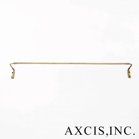 輕奢黃銅單桿毛巾架，長條形黃銅桿，兩端有彎鉤設計，用於懸掛毛巾，另有兩塊方形黃銅底座，帶有兩個固定孔。