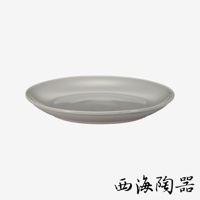 波佐見燒 Common 陶瓷料理盤，24公分，淺灰色，簡約設計，適合各種料理。