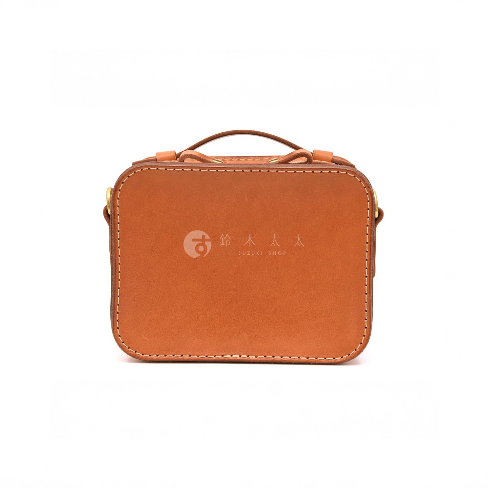 日本HERZ職人手作皮革兩用迷你小方包 CW-40，正面壓印有SUZUKI SHOP日文品牌標誌