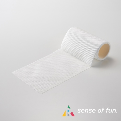 一捲白色、網狀紋理的廚房洗碗巾，部分展開，露出內層材質。